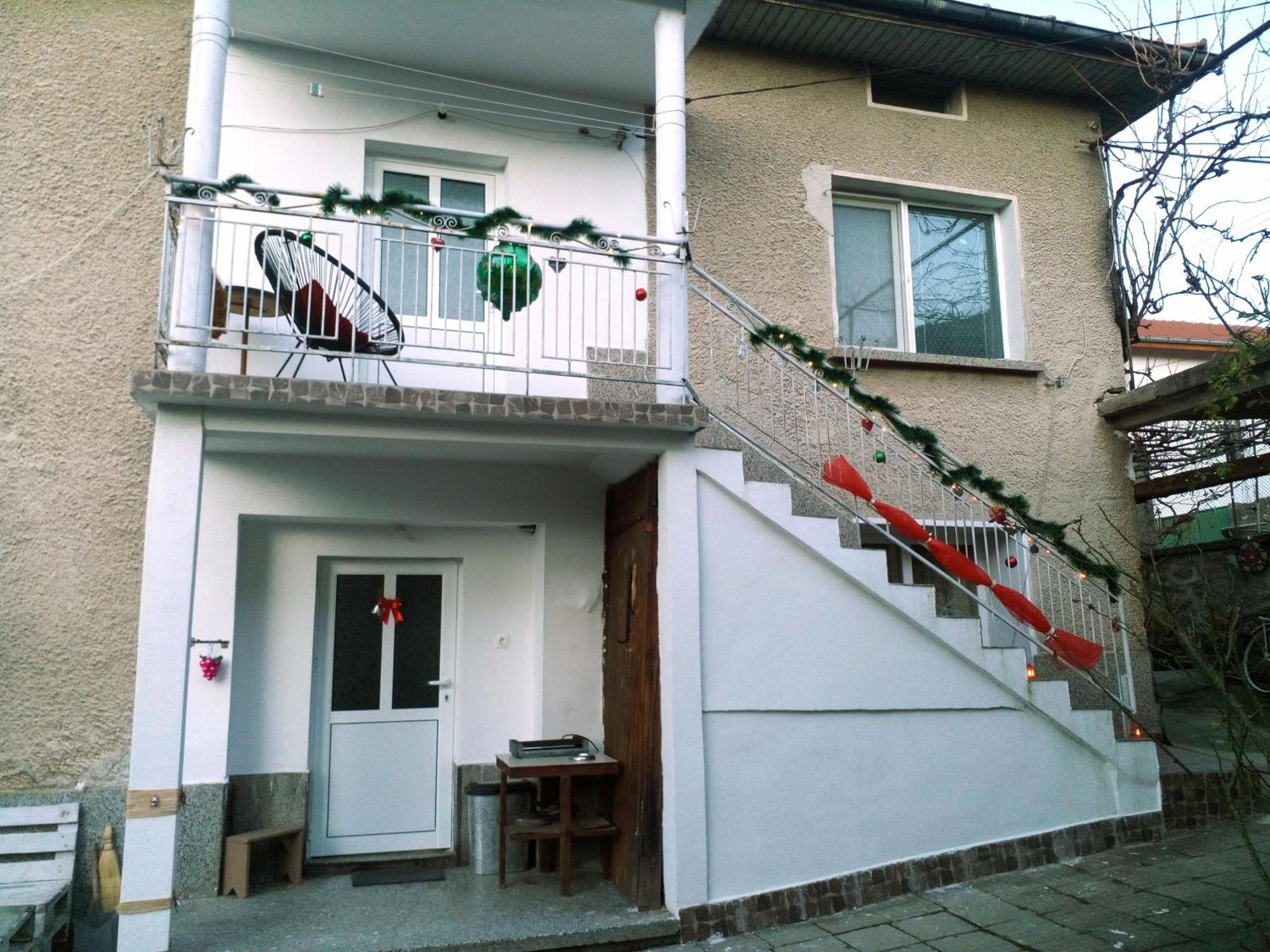 Guest House Emiliya Ovchartsi  Exteriör bild